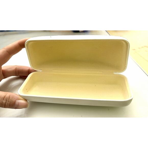 Chloe White Hard Clamshell Case w. Gold Logo Sunglasses Glasses Eyeglasses - Picture 5 of 6